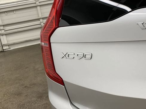 Used 2018 Volvo XC90 T6 Momentum w/ Convenience Package image 10