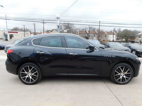 Used 2017 Maserati Levante w/ Luxury Package image 8