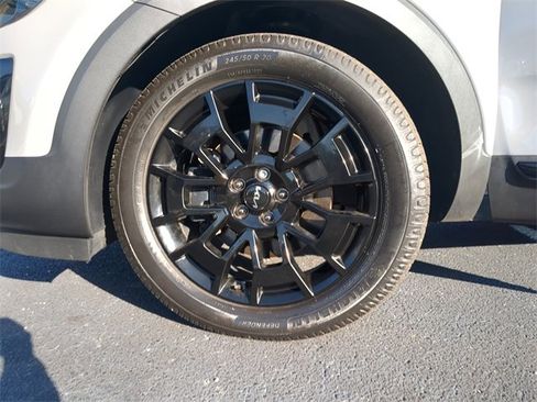 Used 2022 Kia Telluride SX w/ SX Prestige Package image 39