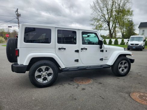 Used 2017 Jeep Wrangler Unlimited Sahara w/ Dual Top Group AWD/4WD image 16