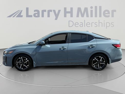 Used 2024 Nissan Sentra SV FWD image 2