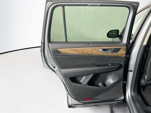 Used 2025 Volkswagen Atlas SE AWD/4WD image 26