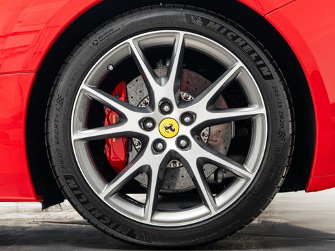 Used 2013 Ferrari California image 11