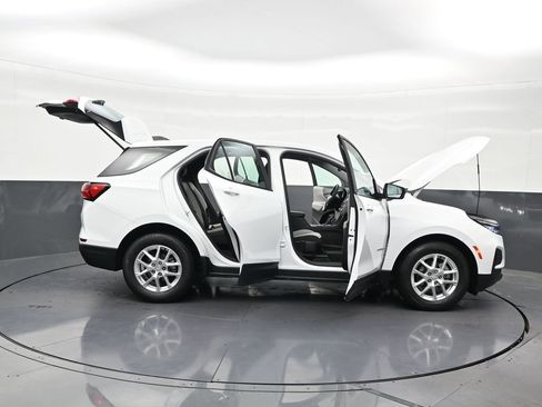 Used 2022 Chevrolet Equinox LS FWD image 32