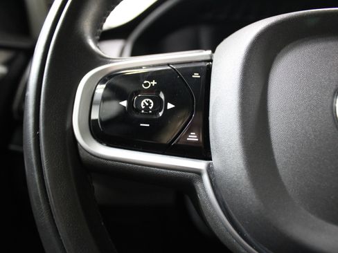 Used 2020 Volvo XC90 T6 Momentum AWD/4WD image 9