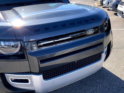 Used 2024 Land Rover Defender 110 SE image 29