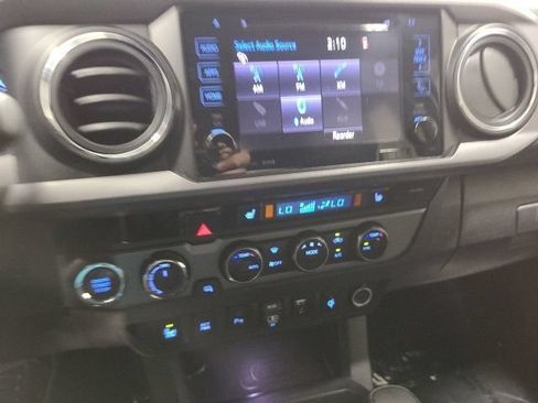 Used 2018 Toyota Tacoma TRD Pro AWD/4WD image 29