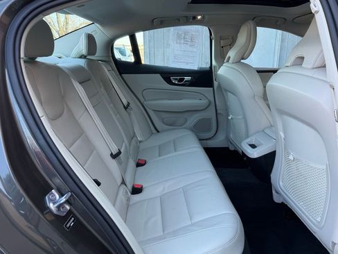 Used 2019 Volvo S60 T5 Momentum w/ Premium Package image 18