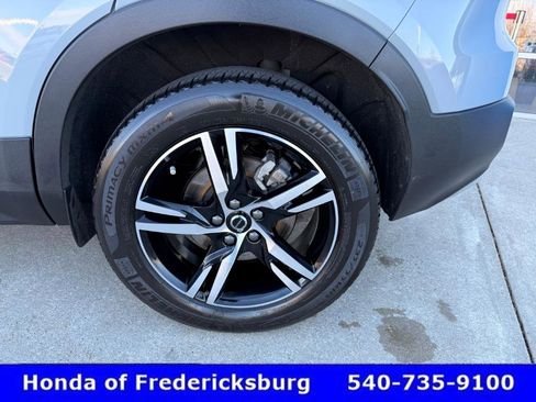 Used 2024 Volvo XC40 B5 Core w/ Protection Package image 11