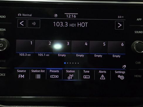 Used 2022 Volkswagen Tiguan SE R-Line image 12