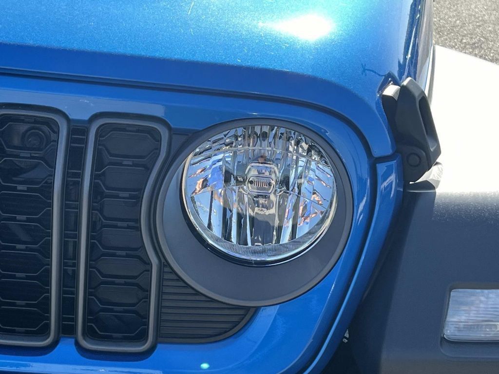 Used 2024 Jeep Wrangler Sport AWD/4WD image 9