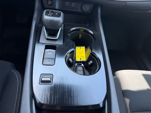 Certified 2025 Nissan Rogue S FWD image 23