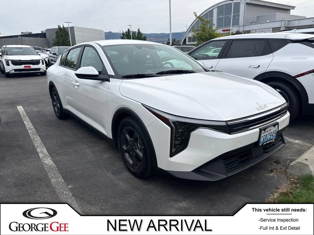 Used 2025 Kia K4 FWD image 1