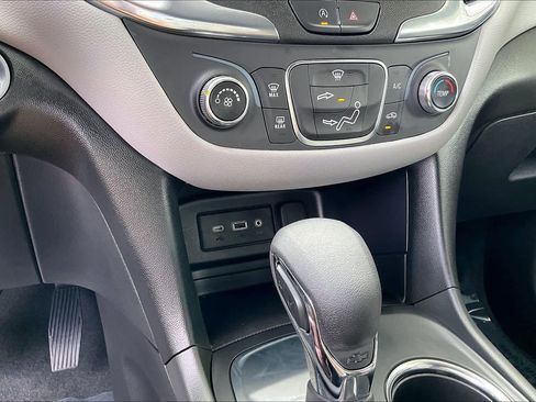 Used 2023 Chevrolet Equinox LS w/ LS Convenience Package FWD image 31