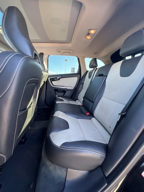 Used 2017 Volvo XC60 T6 Dynamic w/ Preferred Option Package AWD/4WD image 28