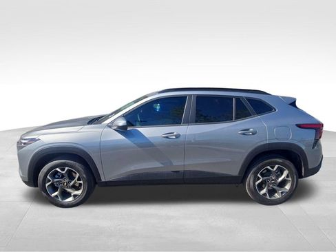 Used 2026 Chevrolet Trax LT w/ Driver Confidence Package FWD image 14