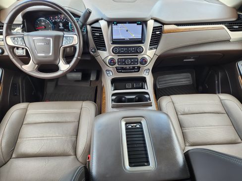 Used 2020 GMC Yukon Denali w/ Denali Premium Package RWD image 9