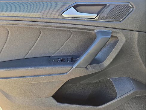 Used 2023 Volkswagen Tiguan SE image 20