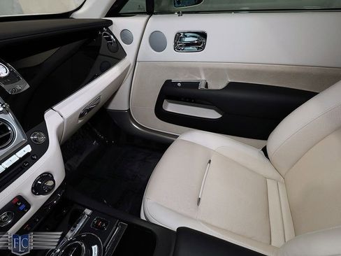 Used 2015 Rolls-Royce Wraith RWD image 25