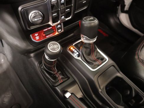 Used 2022 Jeep Wrangler Unlimited Rubicon w/ Cold Weather Group image 9