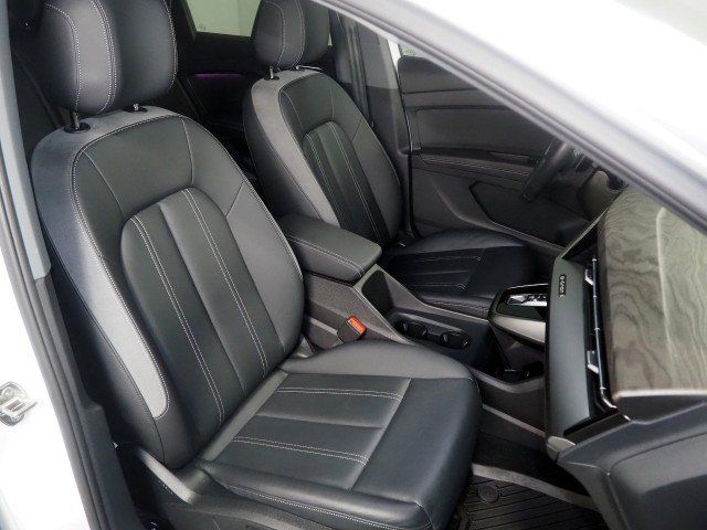 Used 2023 Audi Q4 e-tron Premium Plus w/ Premium Plus RWD image 2
