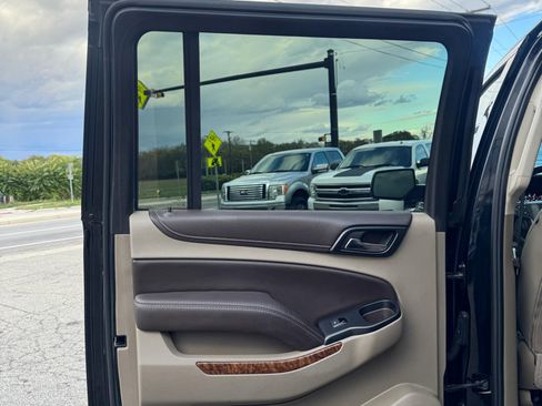 Used 2017 Chevrolet Suburban Premier image 15