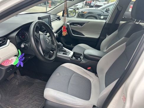 Used 2019 Toyota RAV4 XLE AWD/4WD image 4