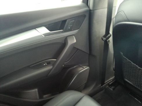 Used 2020 Audi Q5 2.0T Premium w/ Titanium Sport Package image 30