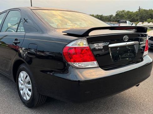 Used 2005 Toyota Camry LE FWD image 16