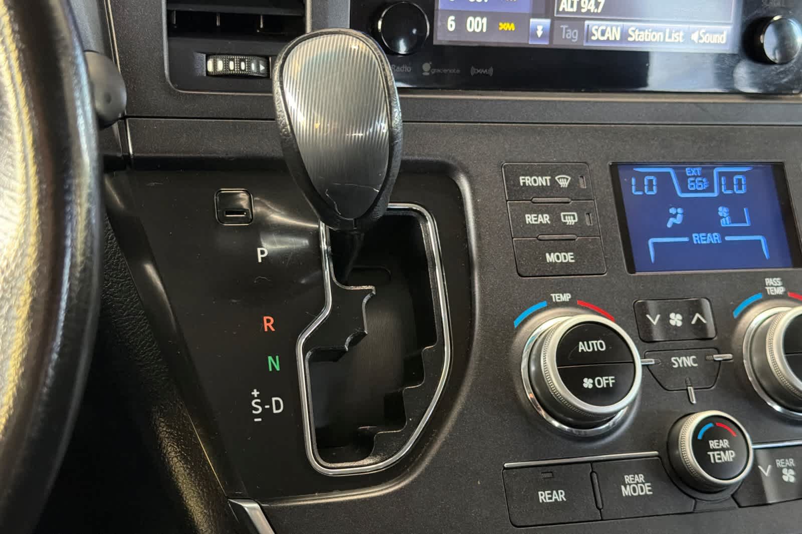 Used 2016 Toyota Sienna SE FWD image 23