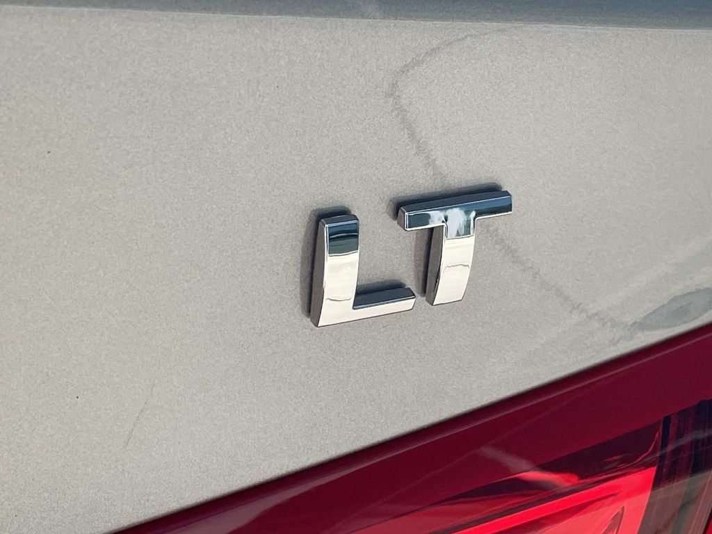 Used 2025 Chevrolet Malibu LT FWD image 9