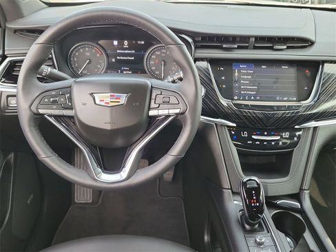 Used 2025 Cadillac XT6 Premium Luxury w/ Technology Package image 11