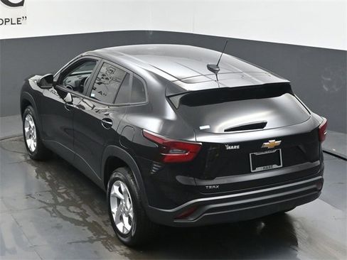 Used 2024 Chevrolet Trax LS w/ LS Convenience Package image 40