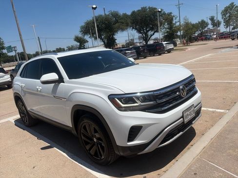 Used 2023 Volkswagen Atlas Cross Sport SE w/ Panoramic Sunroof Package FWD image 5
