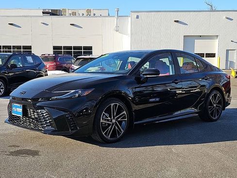 Used 2025 Toyota Camry XSE image 3