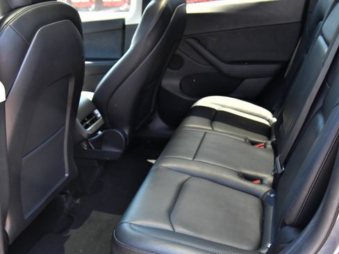 Used 2022 Tesla Model Y Performance AWD/4WD image 31
