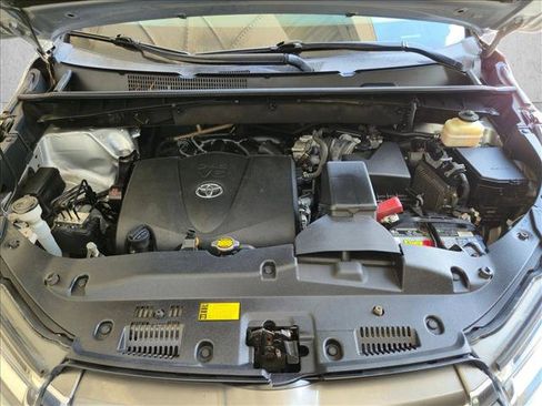 Used 2017 Toyota Highlander Limited Platinum FWD image 24
