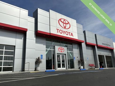 Used 2024 Toyota Sienna XLE image 28