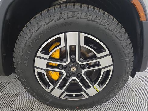 Used 2022 Rivian R1S Launch Edition image 11