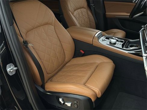 Used 2023 BMW X7 xDrive40i w/ Executive Package image 36