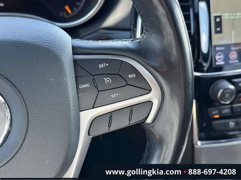 Used 2019 Jeep Grand Cherokee Altitude AWD/4WD image 23