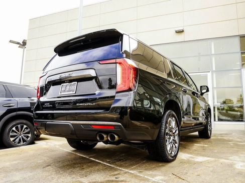 Used 2023 GMC Yukon XL Denali Ultimate image 12