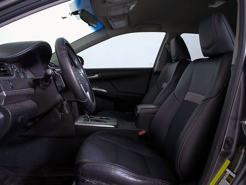 Used 2014 Toyota Camry SE image 13