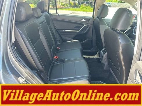 Used 2018 Volkswagen Tiguan SEL AWD/4WD image 41
