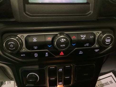 Used 2022 Jeep Wrangler Unlimited Sport image 27