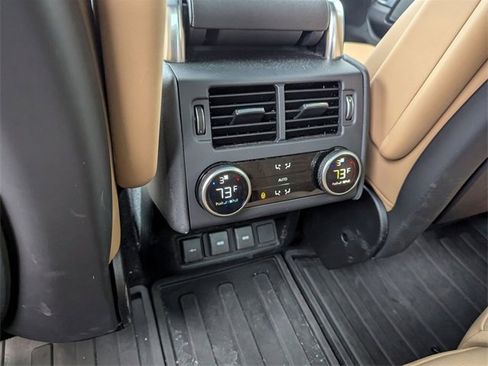 Certified 2024 Land Rover Discovery Dynamic SE image 13