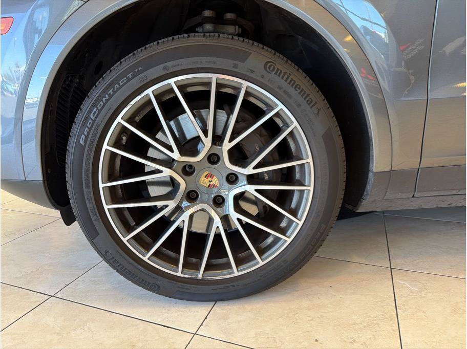 Used 2023 Porsche Cayenne AWD/4WD image 48