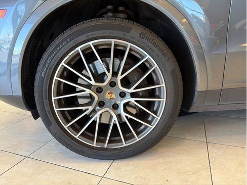 Used 2023 Porsche Cayenne AWD/4WD image 48