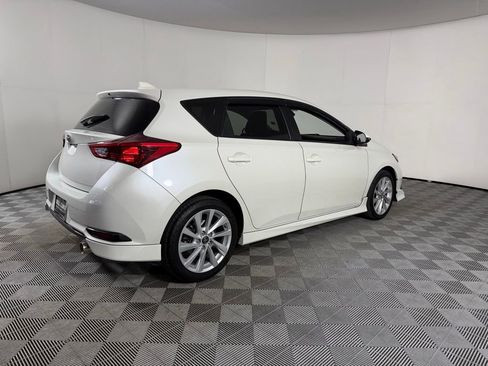 Used 2018 Toyota Corolla iM w/ Carpet Mat Package (TMS) FWD image 7