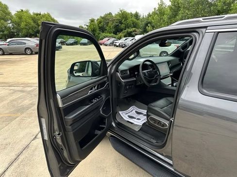 Used 2022 Jeep Wagoneer Series II RWD image 11